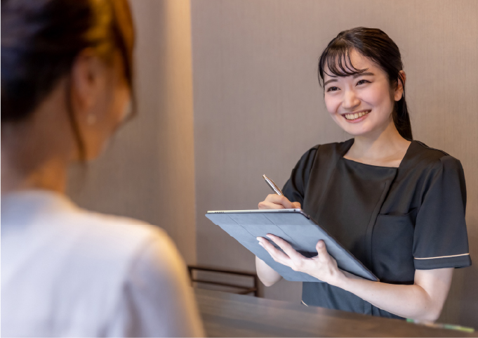 眼科津山クリニックの受付風景